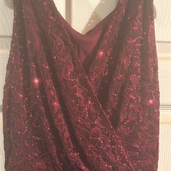 Burgundy sequins dress - Picture 3 of 4